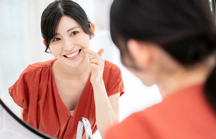 白く明るい口元へ